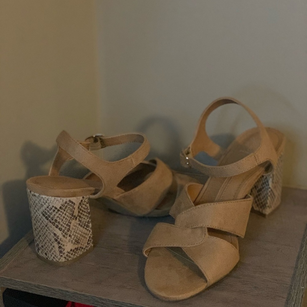 💙 New directions snake print heel size 8.5